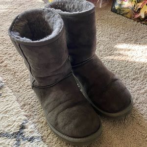 Dark Gray Uggs (like new!) size 9